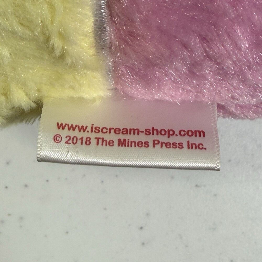Iscream Plush Cake Slice Plush Neapolitan Scented Sprinkles 2018 Ice Cream 17" - Picture 4 of 4
